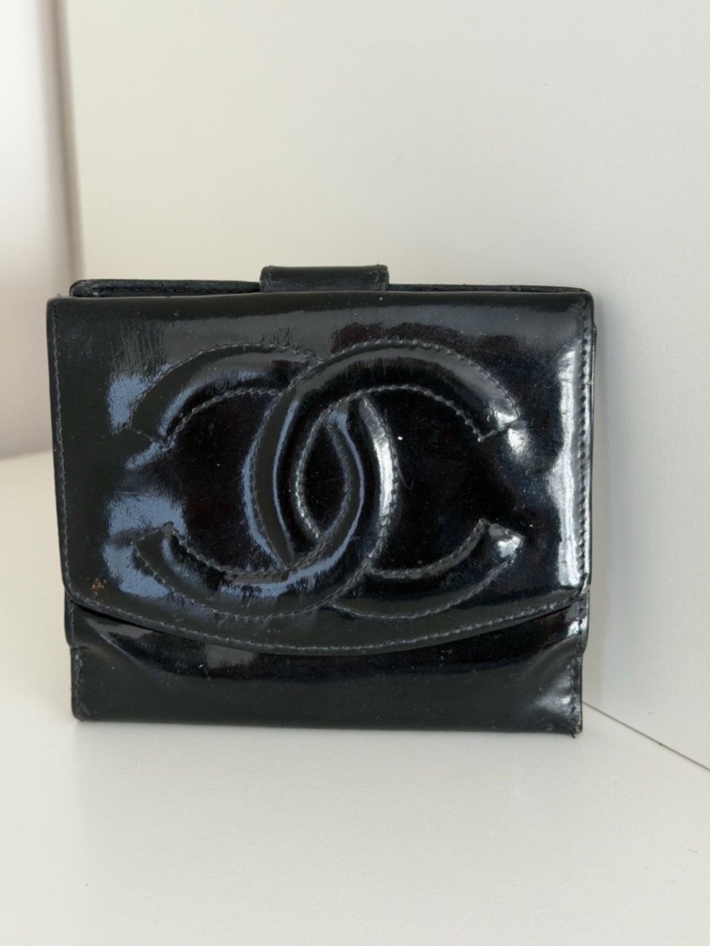 CHANEL Black Patent Leather CC Embossed Compact Wallet